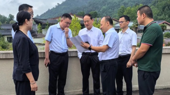 石培文董事長調(diào)研督導(dǎo)康縣花橋如意鎏璟酒店汛期安全防范和運(yùn)營管理工作